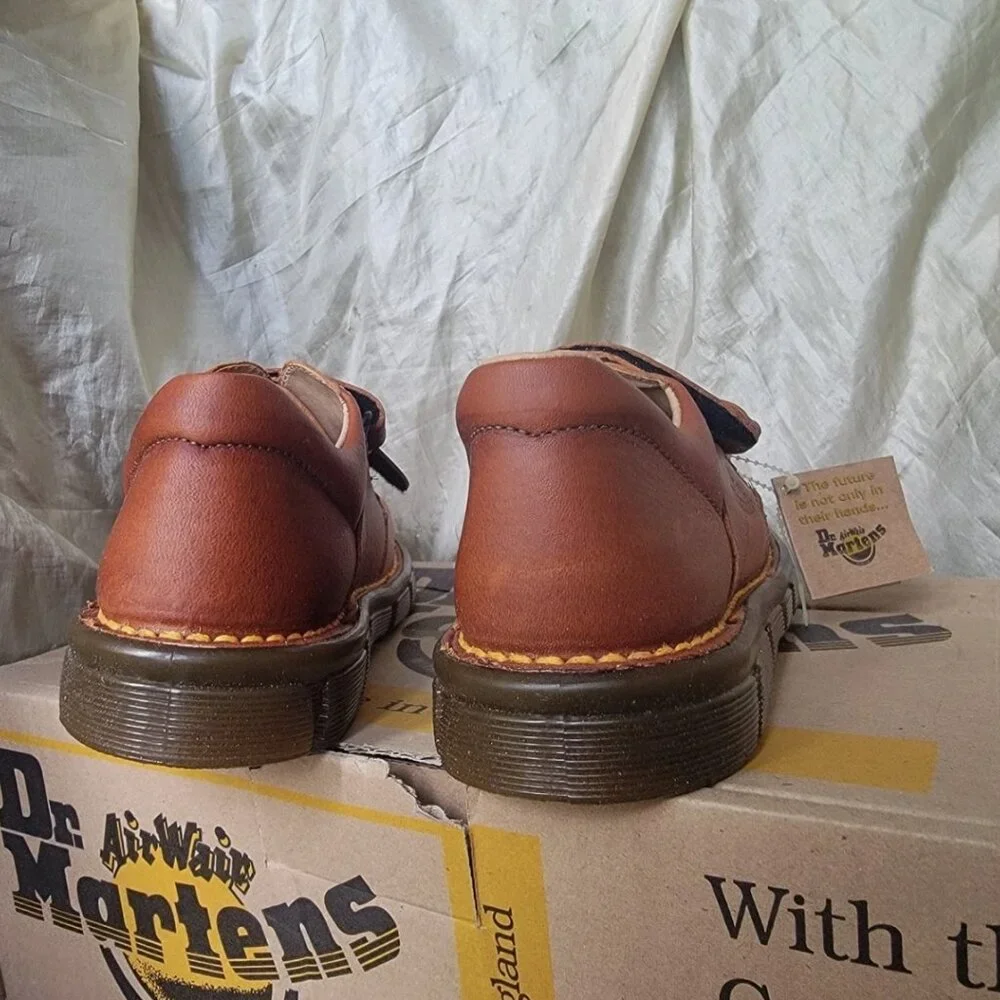 VINTAGE Dr. Martens Yogi Bear Peanut Leather Platform Gibsons MIE UKY2/USW5 NIB